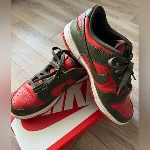 Nike Dunks Low Retro Bttys Mystic Red Cargo Khaki